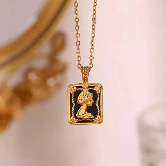 NEW ELIZABETH PENDANT 18K GOLD NECKLACE, NICE NECKLACE, CUTE NECKLACE